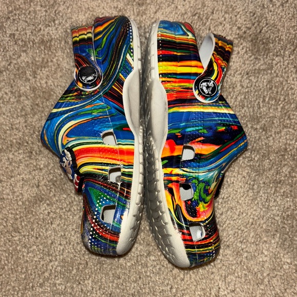 CROCS Multicolor Graphic Clogs - Picture 4 of 7